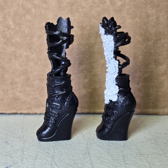 Ever After High Spring Unsprung Cerise Hood Rebel Doll Replacement Shoes Boots - Picture 4 of 11